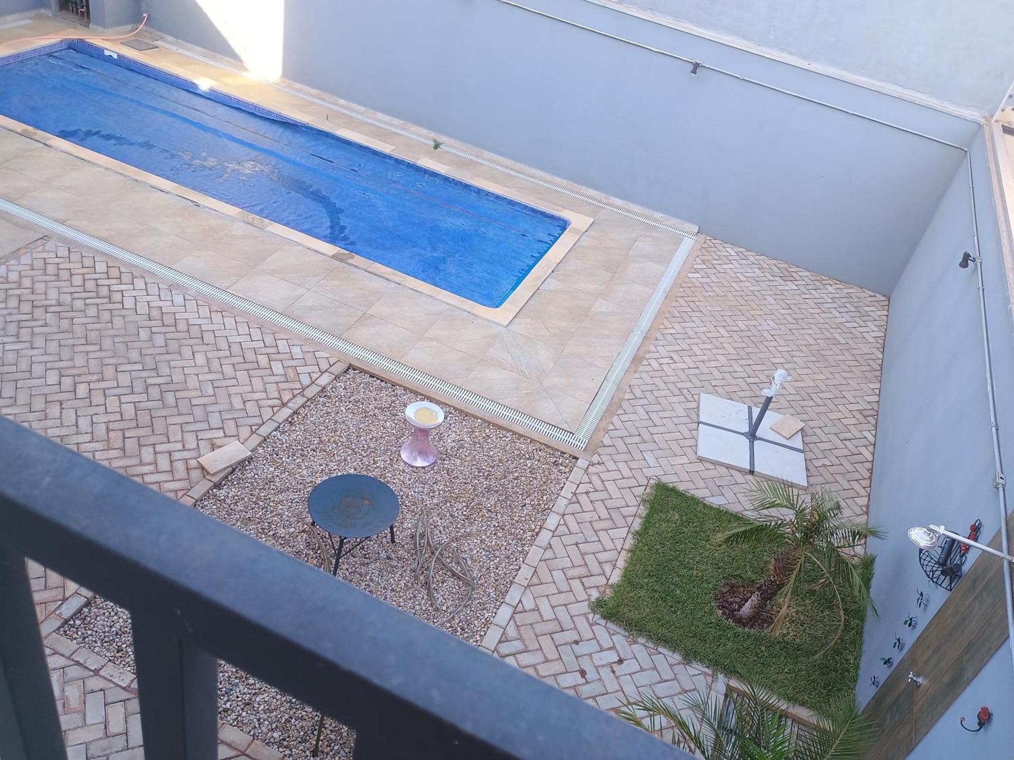 Mi Casa Su Casa *